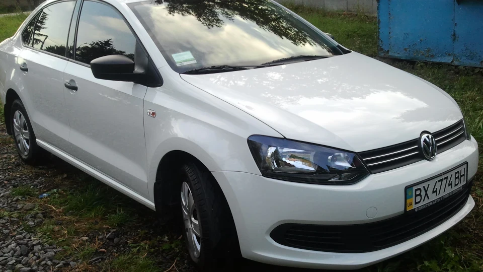 Volkswagen Polo Sedan CandY Polo 2