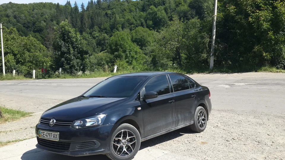 Volkswagen Polo Sedan Чорний перламутр 1.6