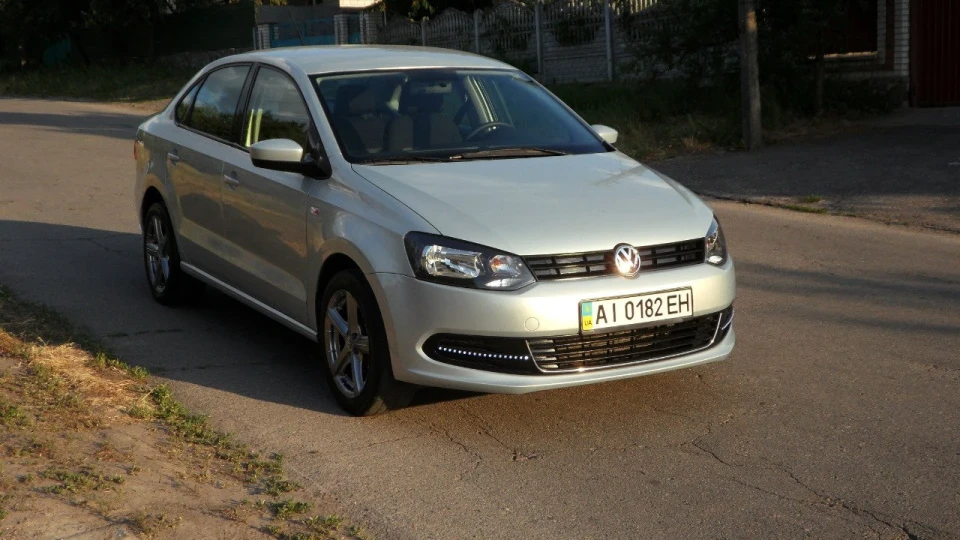 Volkswagen Polo Sedan comfort line 2