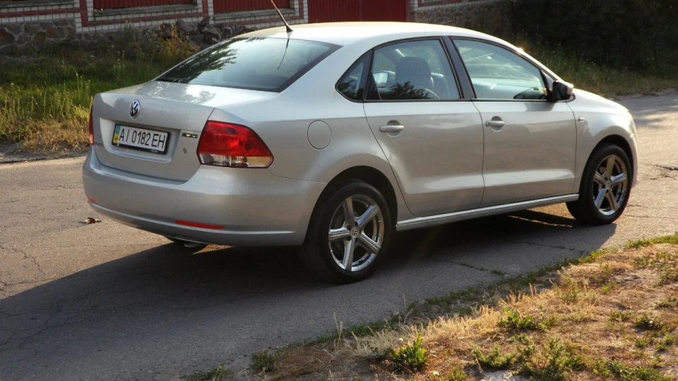 Volkswagen Polo Sedan comfort line 4
