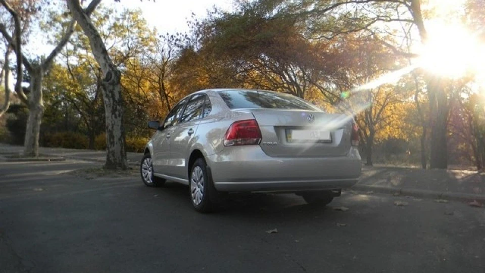 Volkswagen Polo Sedan Comfortline 1.6 мех, бежевий 2