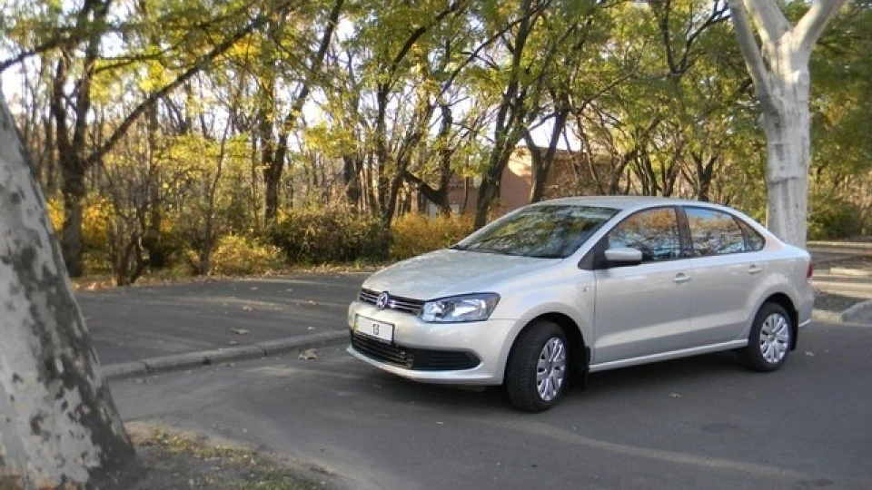 Volkswagen Polo Sedan Comfortline 1.6 мех, бежевий 3