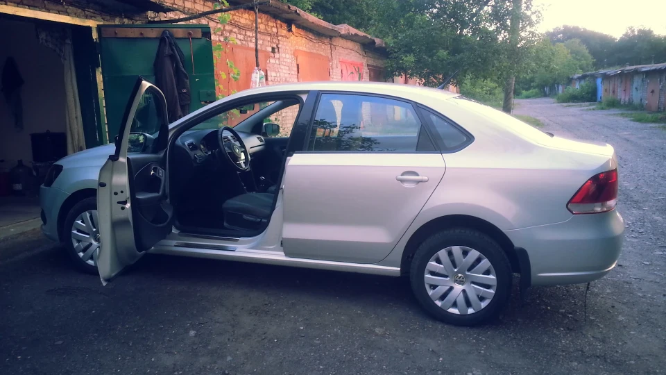 Volkswagen Polo Sedan GOLD 3