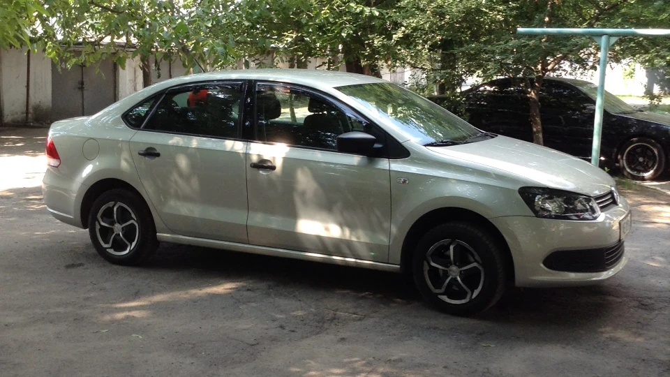 Volkswagen Polo Sedan Машина супер. 5