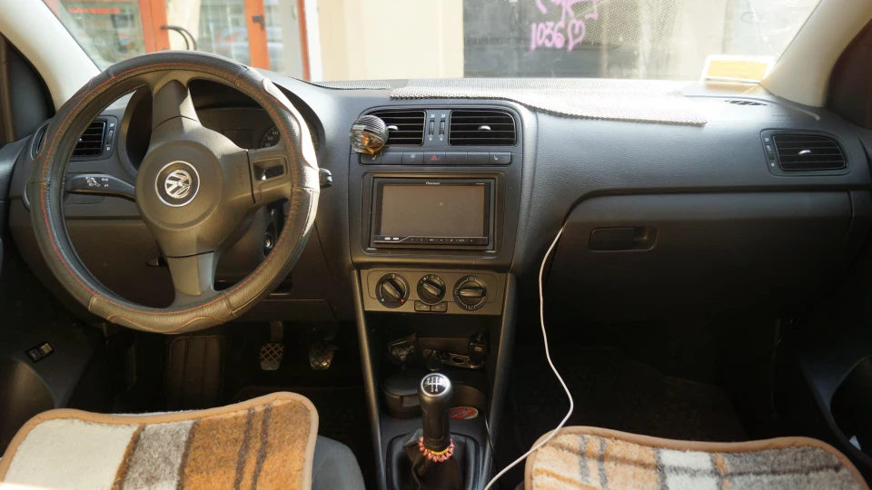 Volkswagen Polo Sedan Відмінний Варіант) 3