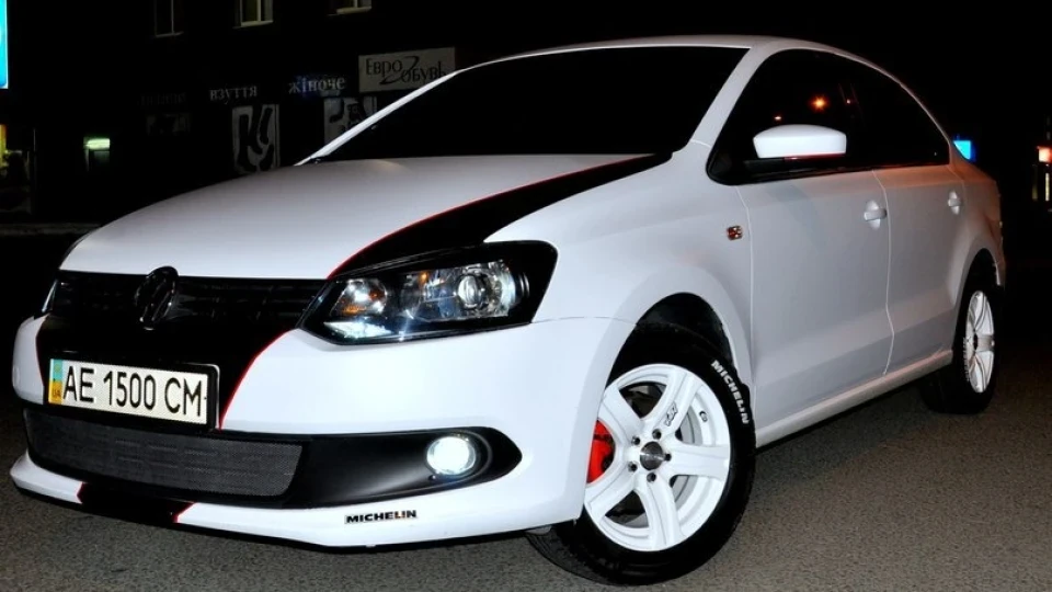 Volkswagen Polo Sedan PitBull 4
