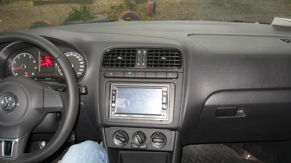 Volkswagen Polo Sedan POLIK 2