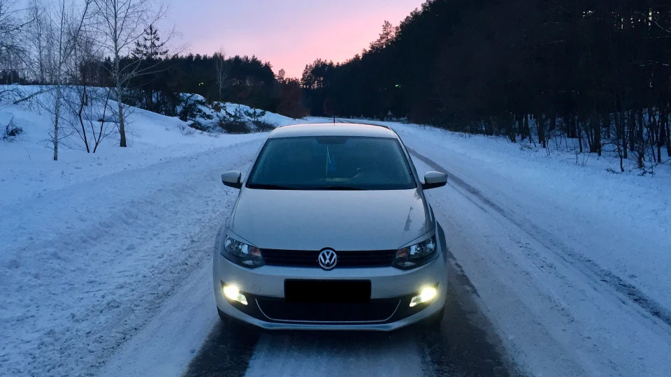Volkswagen Polo Sedan Срібна Фольга