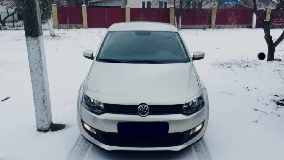 Volkswagen Polo Sedan Срібна Фольга 2