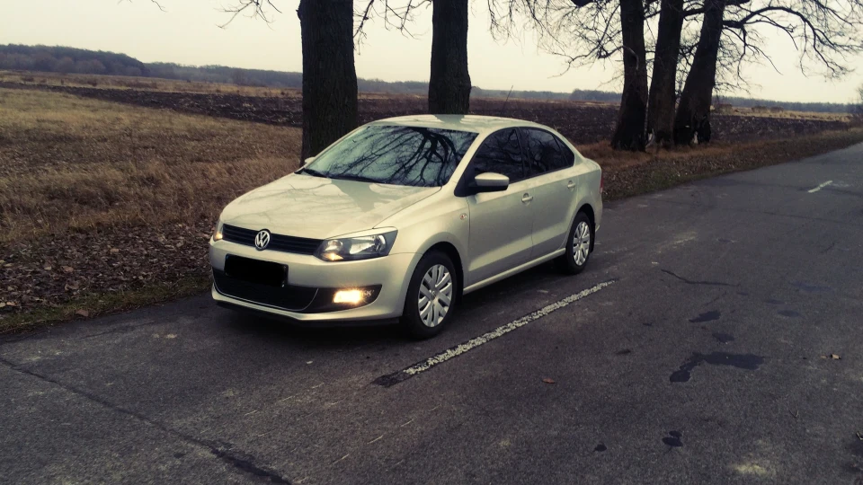 Volkswagen Polo Sedan Срібна Фольга 3