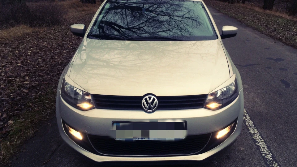 Volkswagen Polo Sedan Срібна Фольга 4