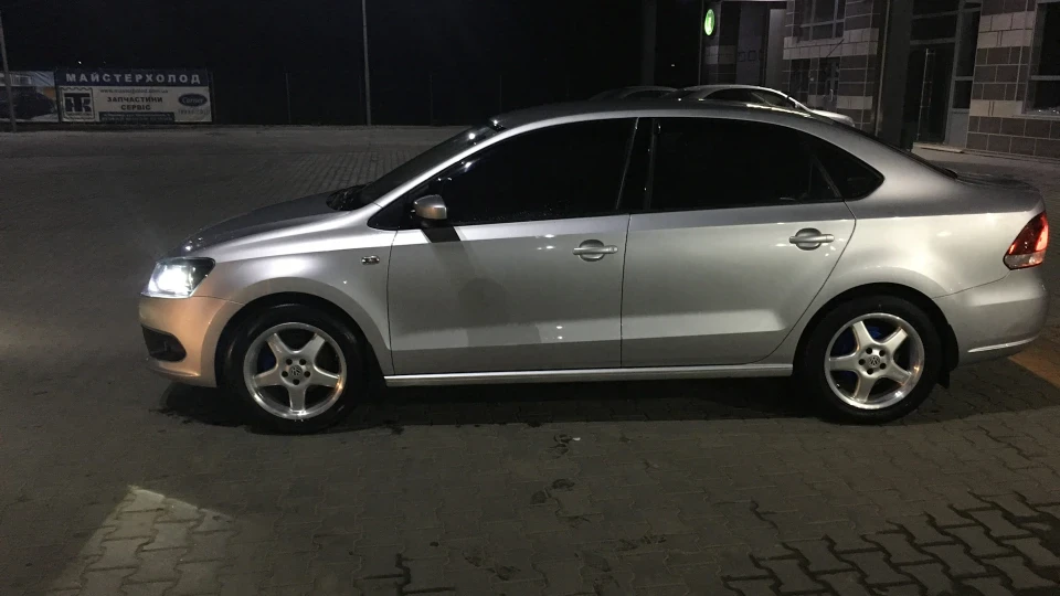 Volkswagen Polo Sedan Сірий металік 2