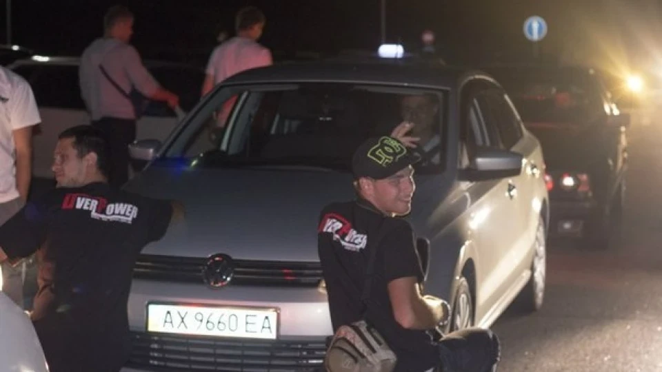 Volkswagen Polo Sedan сірий металік 3