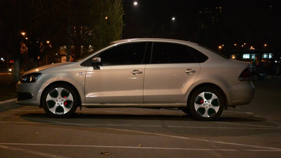 Volkswagen Polo Sedan ШИ торпедо, хто допоможе? 5