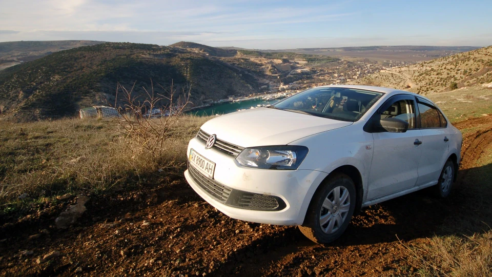 Volkswagen Polo Sedan White Soul 2