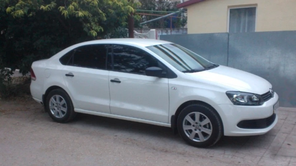 Volkswagen Polo Sedan - WhiteGuyシ 4