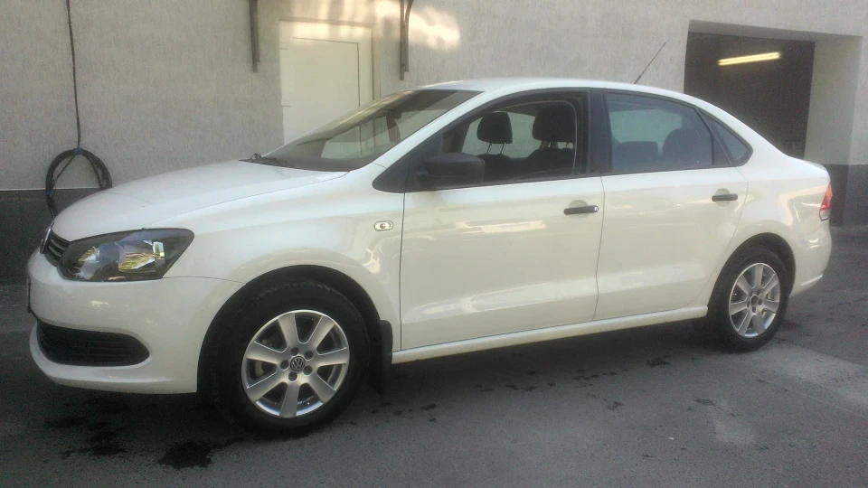 Volkswagen Polo Sedan - WhiteGuyシ 5