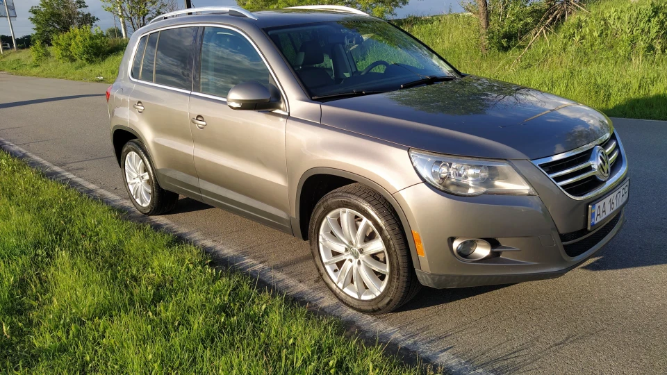 Volkswagen Tiguan SE 2