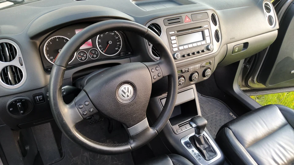 Volkswagen Tiguan SE 3