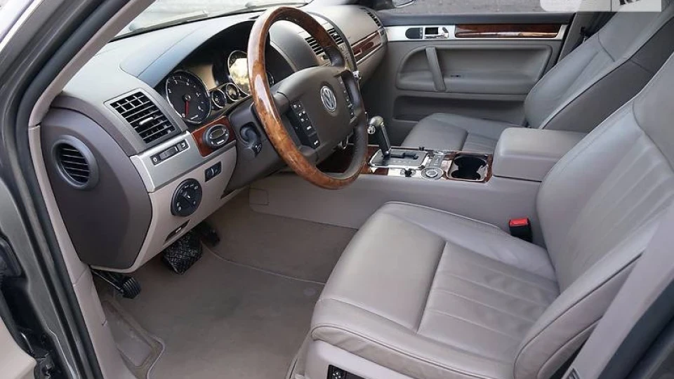 Volkswagen Touareg 2
