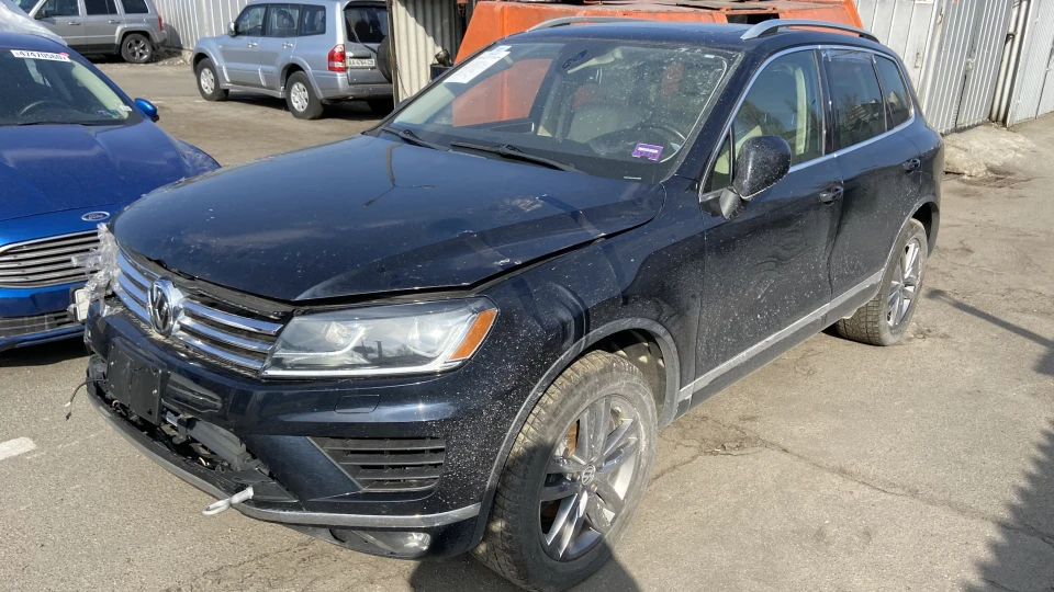 Volkswagen Touareg 3.6 Синій Биток USA 2