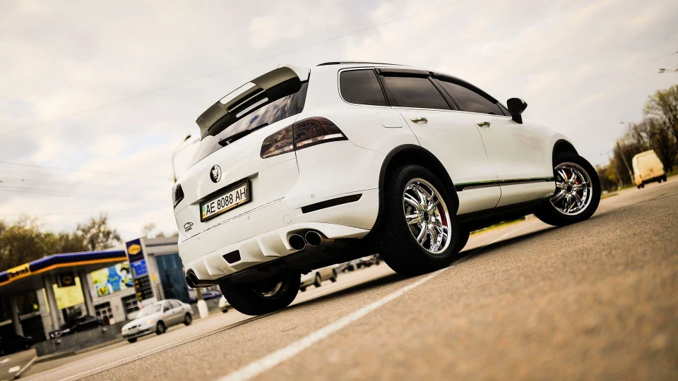 Volkswagen Touareg Білий Ураган 4
