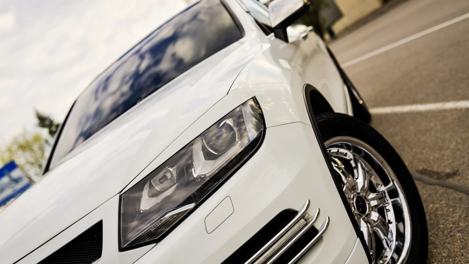 Volkswagen Touareg Білий Ураган 5