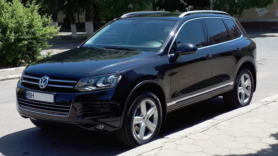 Volkswagen Touareg Black on Black