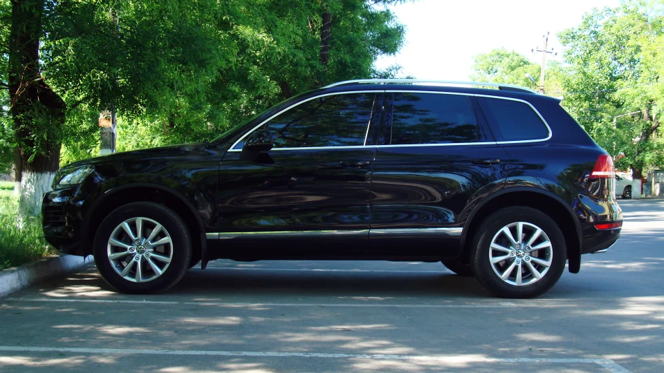 Volkswagen Touareg Black on Black 3