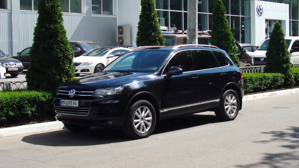 Volkswagen Touareg Black on Black 4