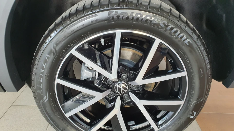 ракета Volkswagen Touareg, бомба, петарда 3