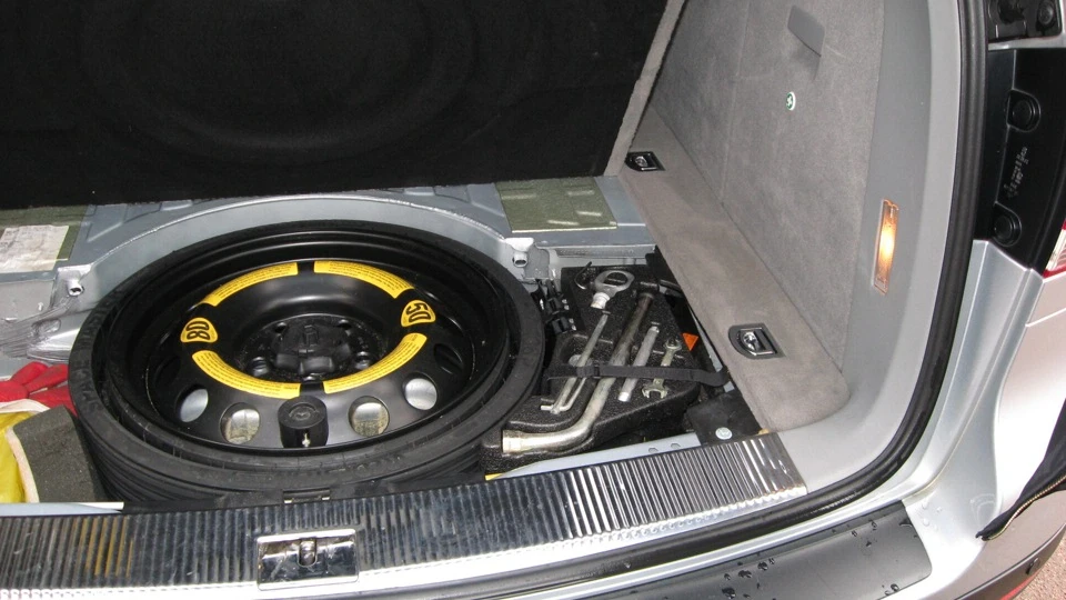 Volkswagen Touareg Сіра Мишулька 3