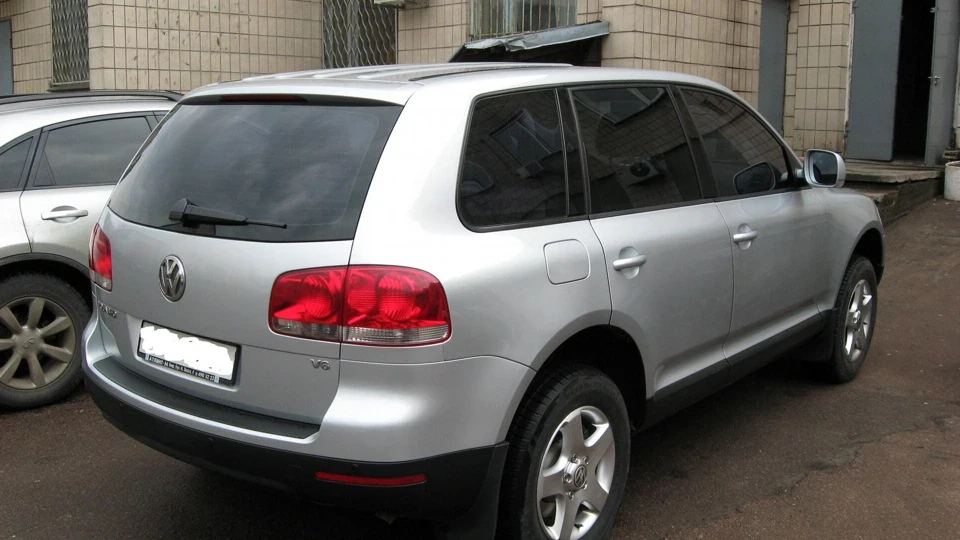 Volkswagen Touareg Сіра Мишулька 4