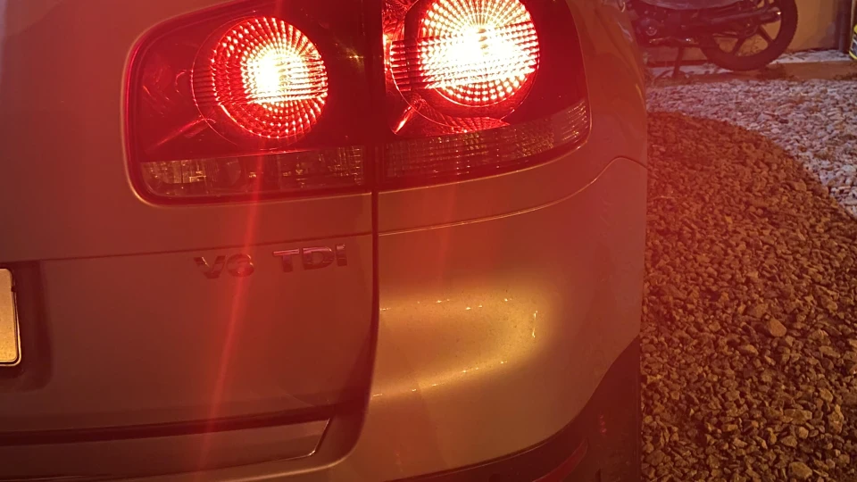 Volkswagen Touareg Сірий металік,3.0 tdi 2