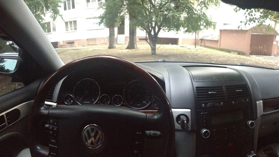 Volkswagen Touareg Сірий Тур 3