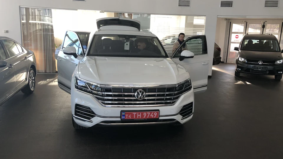 Volkswagen Touareg Touareg 340 hp 3.0 бензин