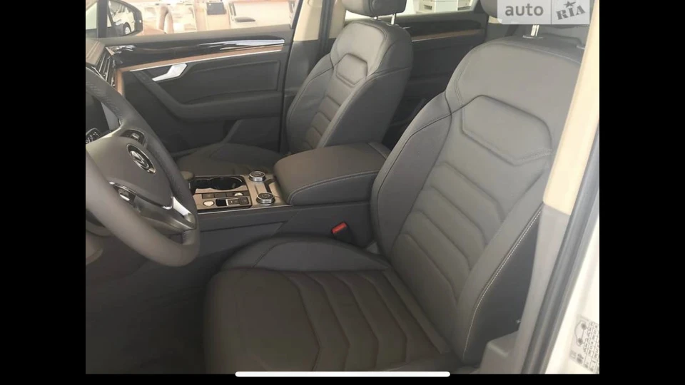 Volkswagen Touareg Touareg 340 hp 3.0 бензин 2