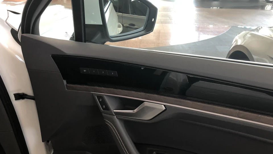 Volkswagen Touareg Touareg 340 hp 3.0 бензин 4