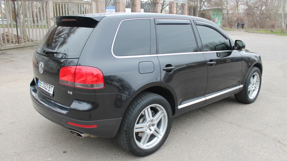Volkswagen Touareg v8