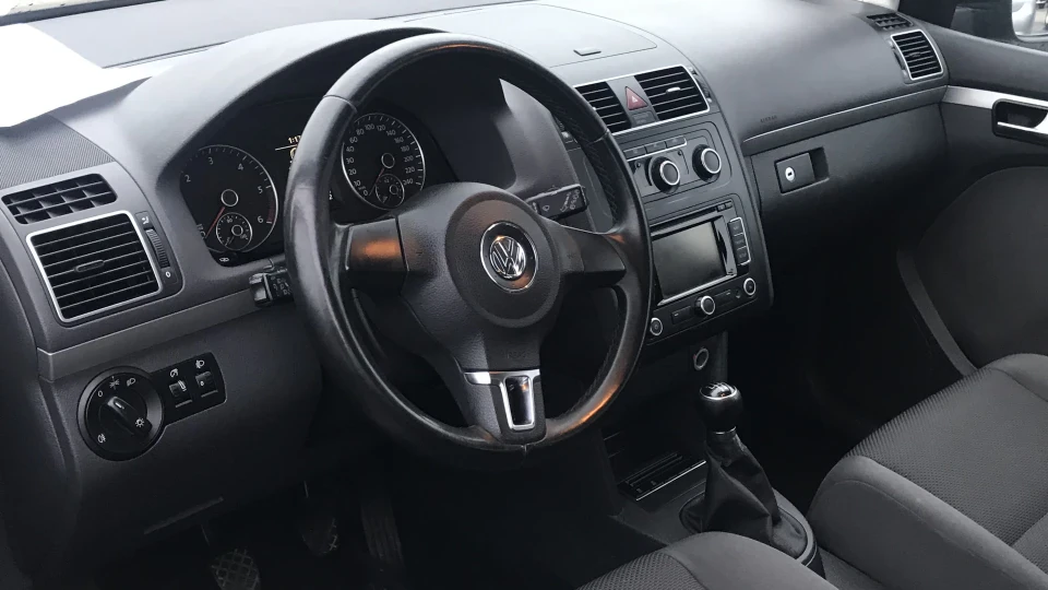 Volkswagen Touran 2