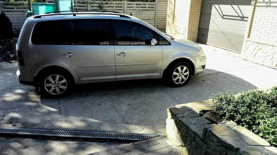 Volkswagen Touran 2