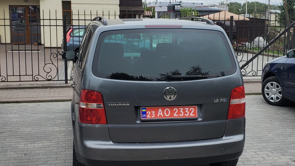 Volkswagen Touran 2