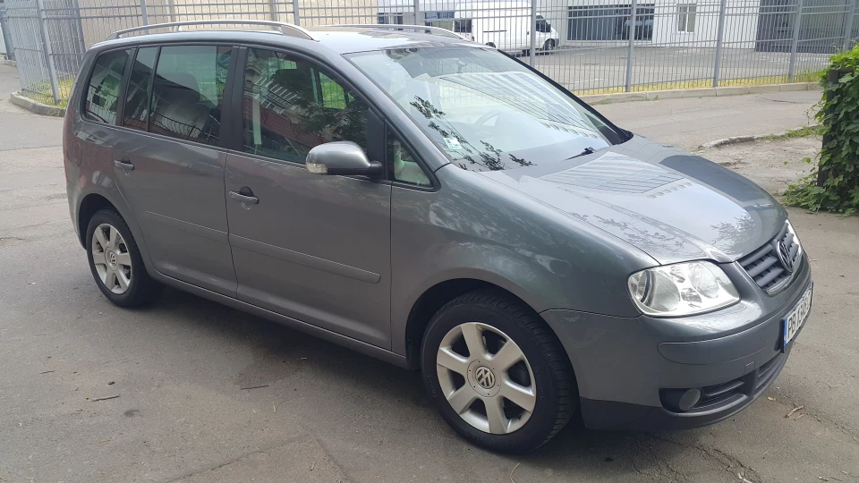 Volkswagen Touran 2