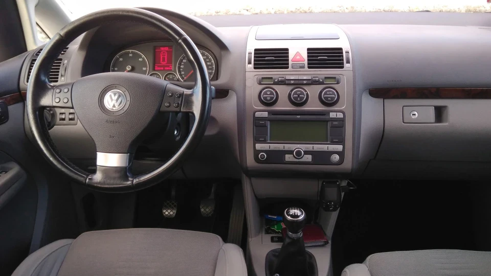 Volkswagen Touran 2