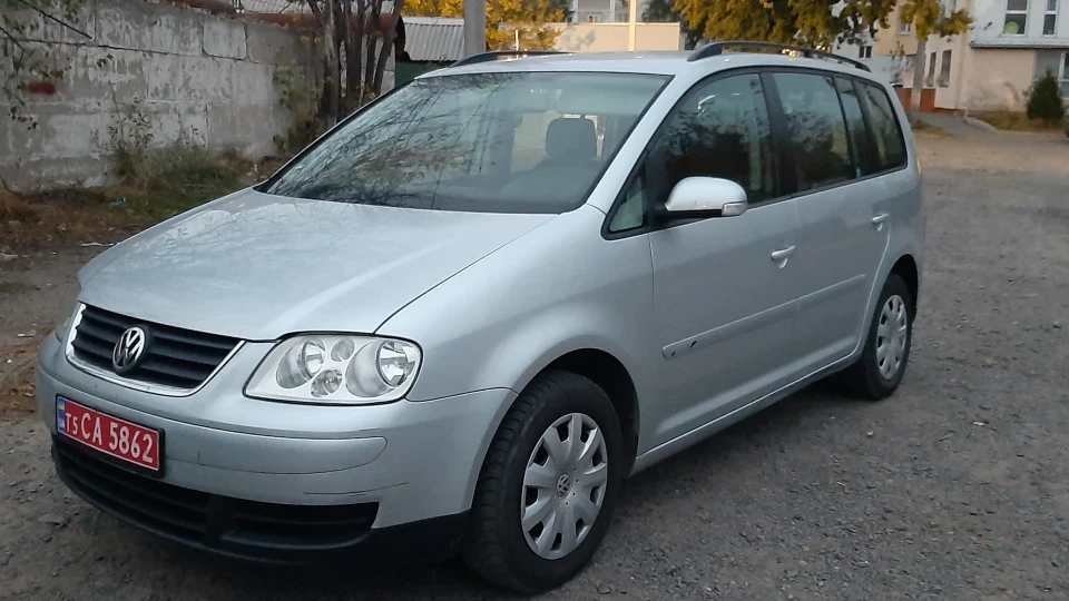 Volkswagen Touran 2