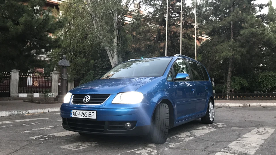 Volkswagen Touran 2.0 TDI 2