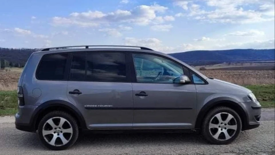 Volkswagen Touran Cross 2