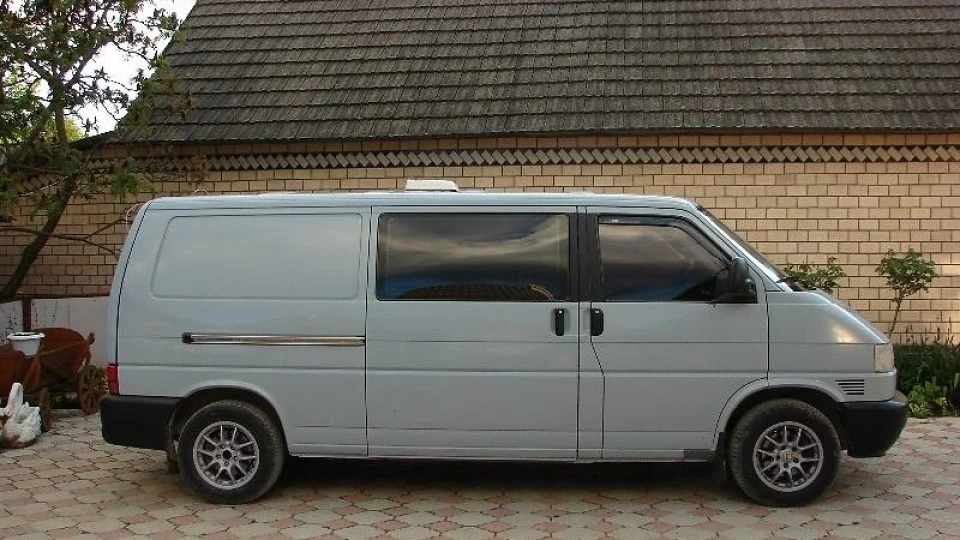 Volkswagen Transporter 2.5 75(квт)