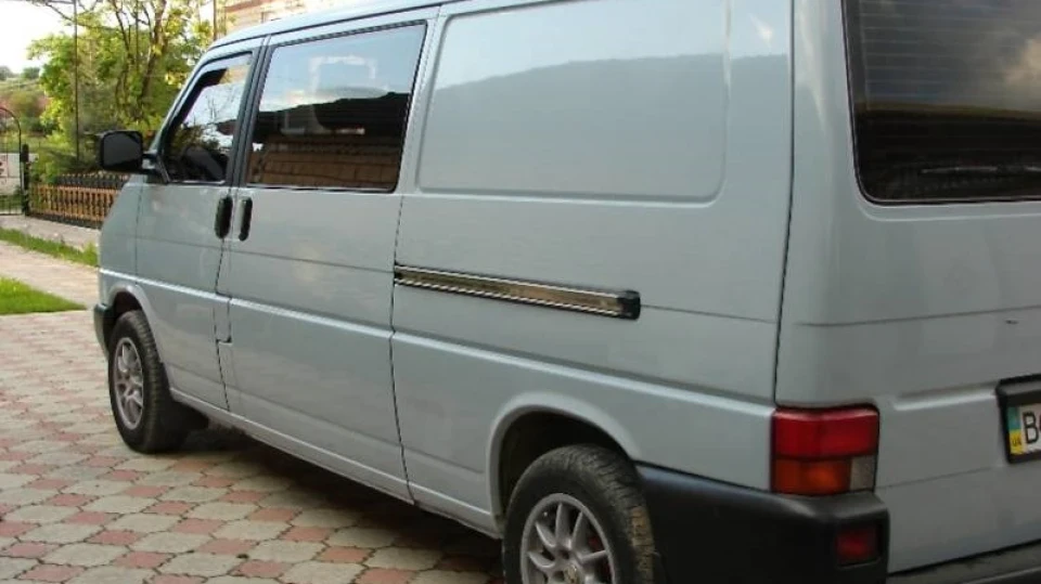 Volkswagen Transporter 2.5 75(квт) 2