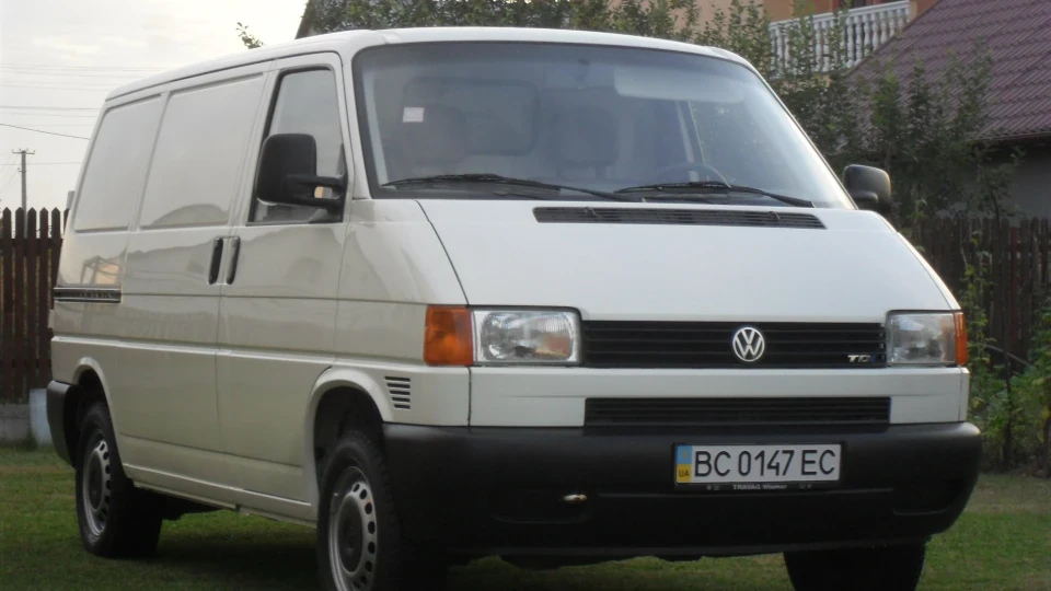Volkswagen Transporter 2.5 TDI 65kW. 4